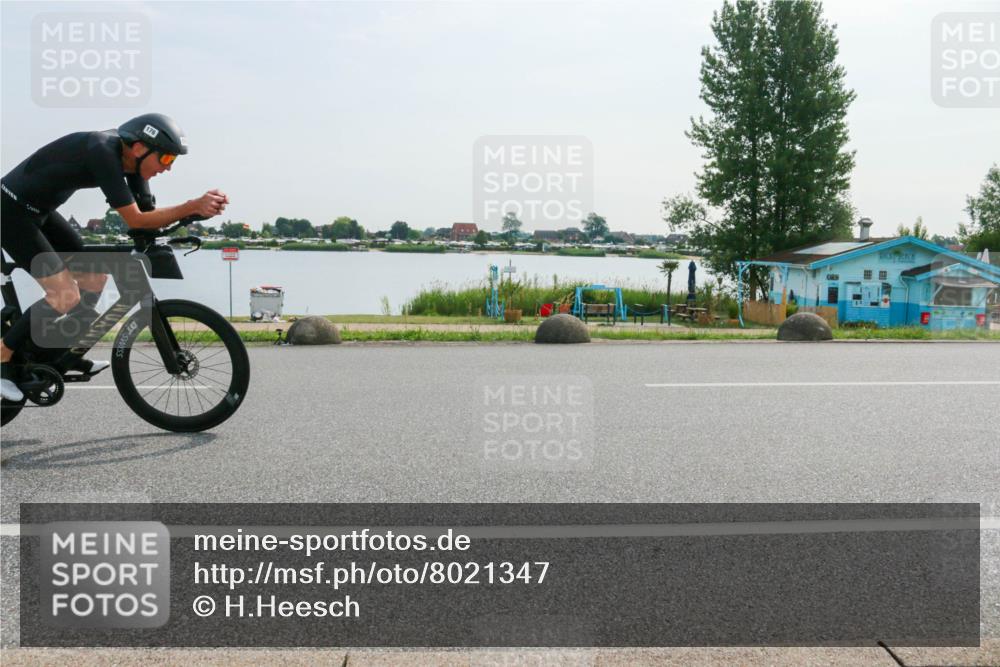 15.06.2025 - 27. Vierlanden-Triathlon H.Heesch http://msf.ph/oto/8021347 15.06.2025 09:51:51 Radfahren 69, 85, 120, 176 meine-sportfotos.de