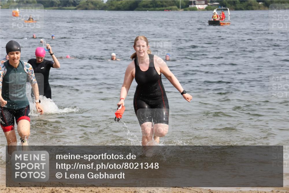 15.06.2025 - 27. Vierlanden-Triathlon Lena Gebhardt http://msf.ph/oto/8021348 15.06.2025 10:18:28 Schwimmen 495, 533, 535, 621, 628 meine-sportfotos.de