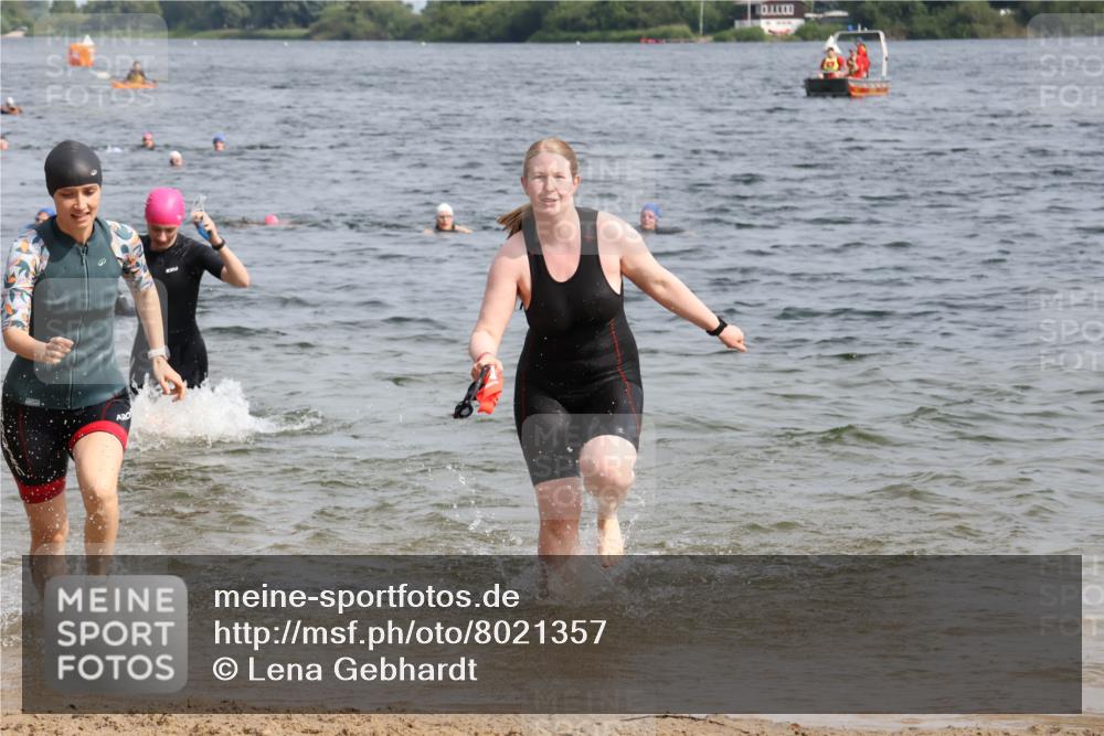 15.06.2025 - 27. Vierlanden-Triathlon Lena Gebhardt http://msf.ph/oto/8021357 15.06.2025 10:18:28 Schwimmen 495, 533, 535, 621, 628 meine-sportfotos.de