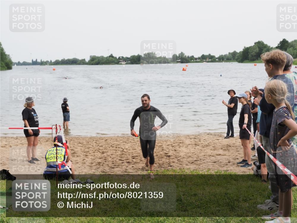 21.06.2025 - 27. Vierlanden-Triathlon MichiJ http://msf.ph/oto/8021359 15.06.2026 10:51:06 Schwimmen 775 meine-sportfotos.de
