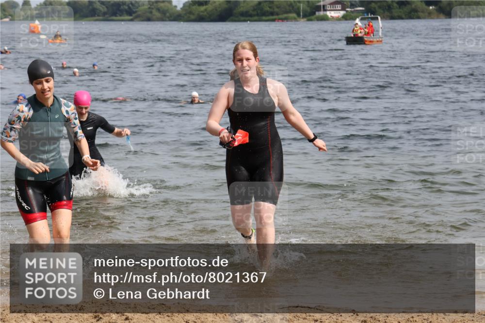 15.06.2025 - 27. Vierlanden-Triathlon Lena Gebhardt http://msf.ph/oto/8021367 15.06.2025 10:18:28 Schwimmen 495, 533, 535, 621, 628 meine-sportfotos.de