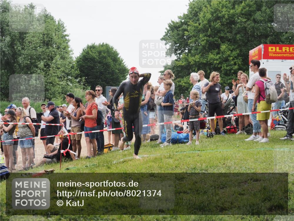 15.06.2025 - 27. Vierlanden-Triathlon KatJ http://msf.ph/oto/8021374 15.06.2025 10:52:21 Schwimmen 652, 693, 759 meine-sportfotos.de