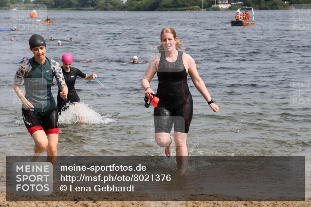 15.06.2025 - 27. Vierlanden-Triathlon Lena Gebhardt http://msf.ph/oto/8021376 15.06.2025 10:18:28 Schwimmen 495, 533, 535, 621, 628 meine-sportfotos.de