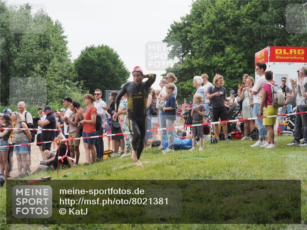 15.06.2025 - 27. Vierlanden-Triathlon KatJ http://msf.ph/oto/8021381 15.06.2025 10:52:21 Schwimmen 652, 693, 759 meine-sportfotos.de