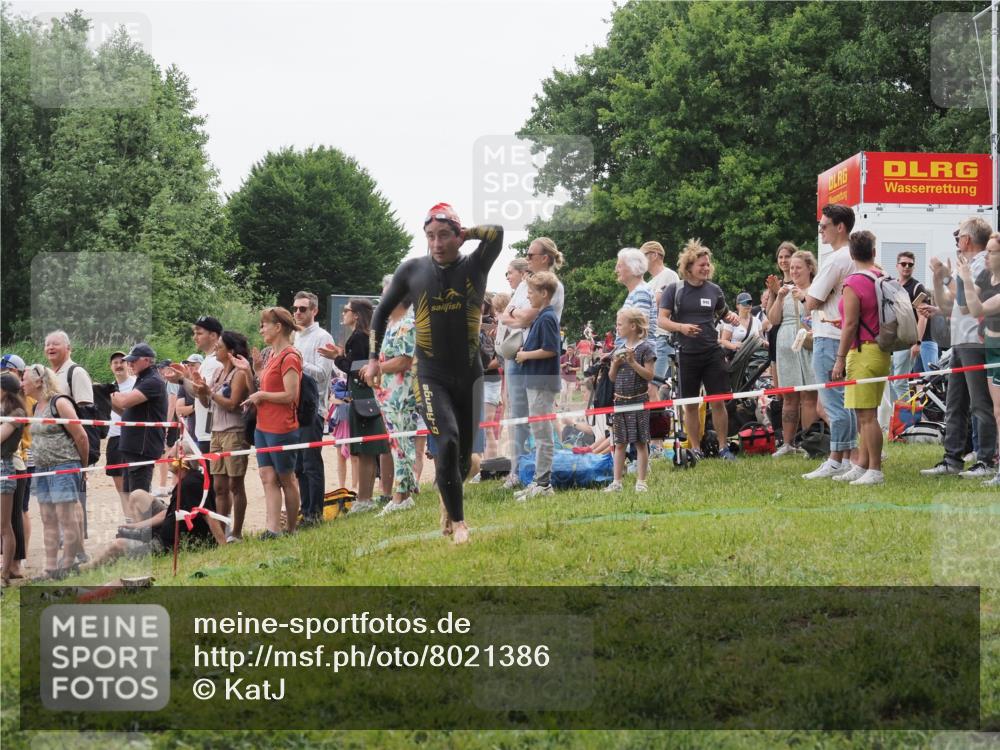 15.06.2025 - 27. Vierlanden-Triathlon KatJ http://msf.ph/oto/8021386 15.06.2025 10:52:21 Schwimmen 652, 693, 759 meine-sportfotos.de