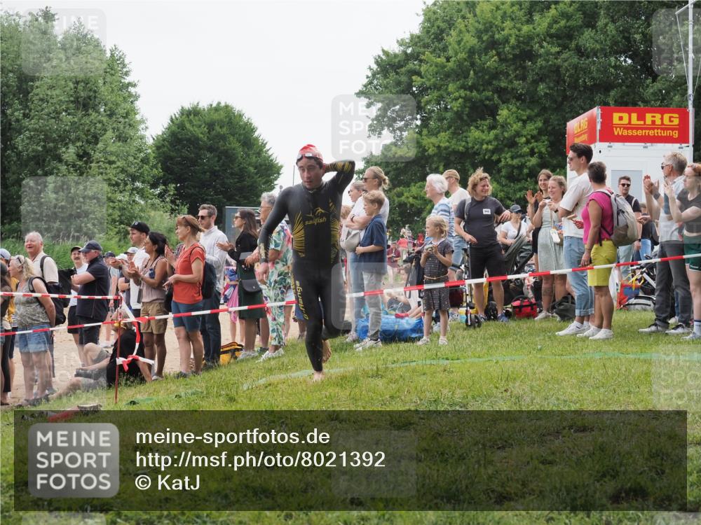 15.06.2025 - 27. Vierlanden-Triathlon KatJ http://msf.ph/oto/8021392 15.06.2025 10:52:21 Schwimmen 652, 693, 759 meine-sportfotos.de
