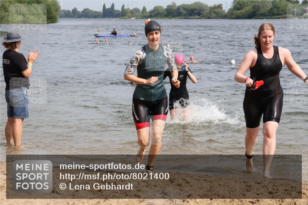 15.06.2025 - 27. Vierlanden-Triathlon Lena Gebhardt http://msf.ph/oto/8021400 15.06.2025 10:18:29 Schwimmen 495, 533, 535, 621, 628 meine-sportfotos.de