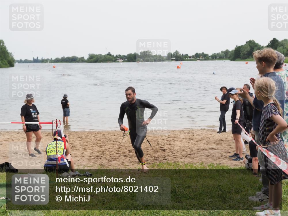 21.06.2025 - 27. Vierlanden-Triathlon MichiJ http://msf.ph/oto/8021402 15.06.2026 10:51:07 Schwimmen 775 meine-sportfotos.de
