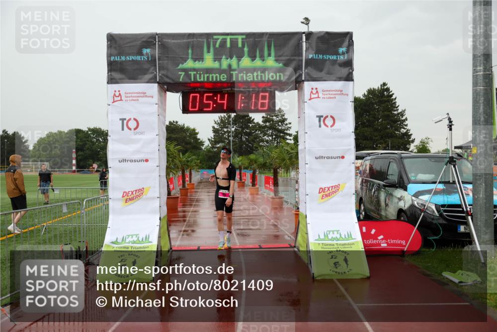 15.06.2025 - 7 Türme Triathlon Michael Strokosch http://msf.ph/oto/8021409 15.06.2025 15:41:18 Ziel 303 meine-sportfotos.de