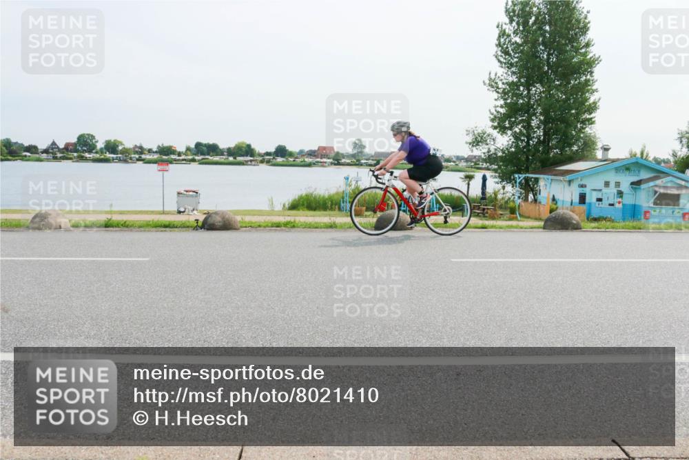 15.06.2025 - 27. Vierlanden-Triathlon H.Heesch http://msf.ph/oto/8021410 15.06.2025 10:27:23 Radfahren 176, 206, 549, 594 meine-sportfotos.de