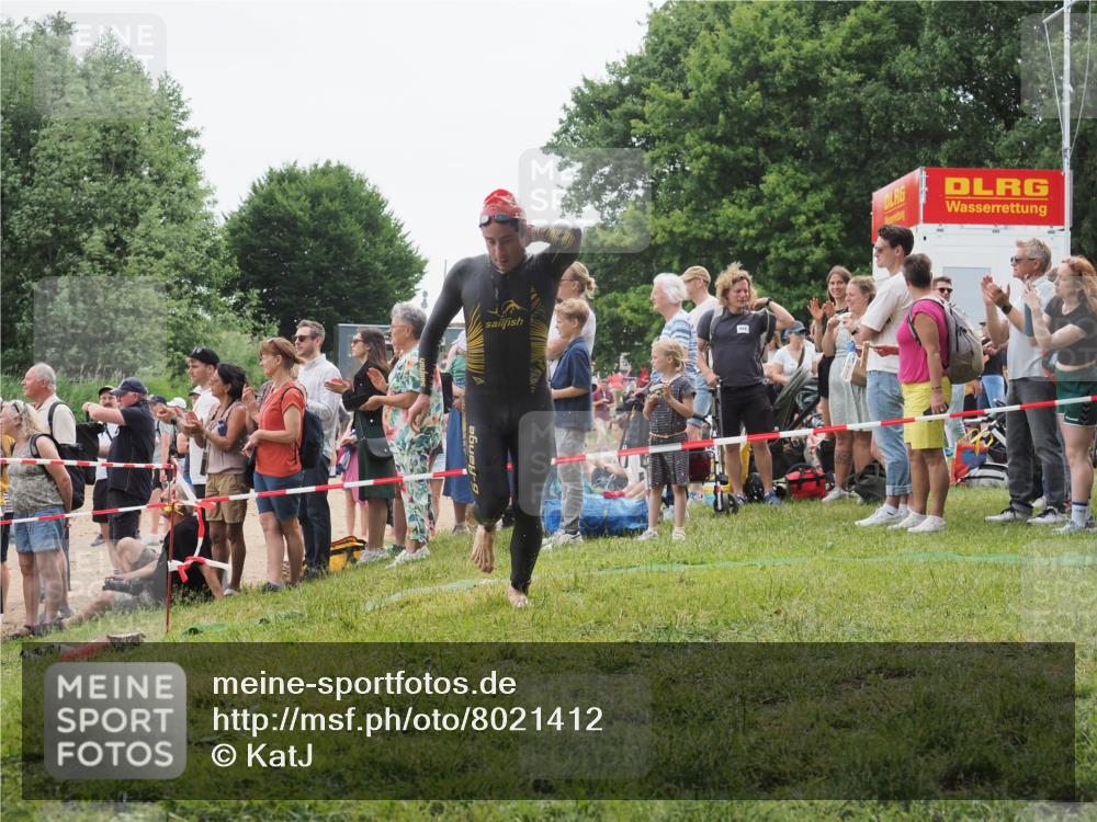 15.06.2025 - 27. Vierlanden-Triathlon KatJ http://msf.ph/oto/8021412 15.06.2025 10:52:21 Schwimmen 652, 693, 759 meine-sportfotos.de