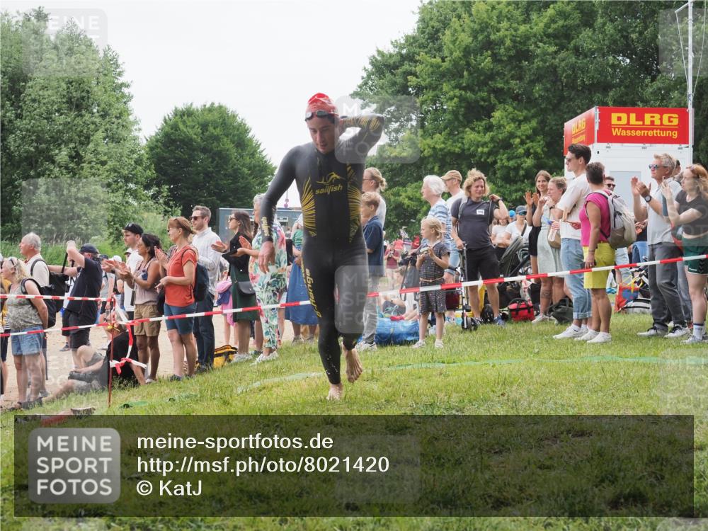15.06.2025 - 27. Vierlanden-Triathlon KatJ http://msf.ph/oto/8021420 15.06.2025 10:52:22 Schwimmen 652, 693, 759 meine-sportfotos.de