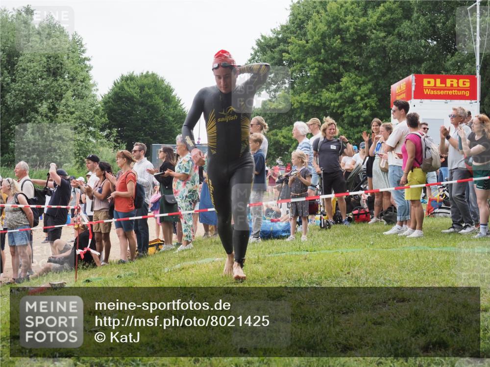 15.06.2025 - 27. Vierlanden-Triathlon KatJ http://msf.ph/oto/8021425 15.06.2025 10:52:22 Schwimmen 652, 693, 759 meine-sportfotos.de