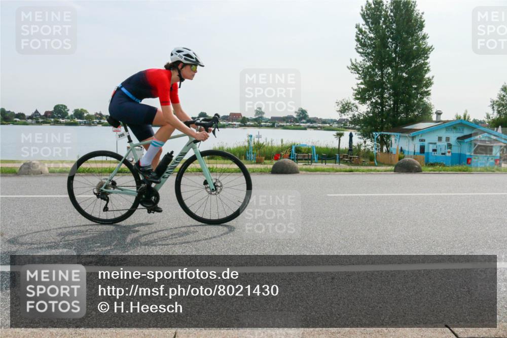 15.06.2025 - 27. Vierlanden-Triathlon H.Heesch http://msf.ph/oto/8021430 15.06.2025 09:51:56 Radfahren 69, 85, 120, 205 meine-sportfotos.de