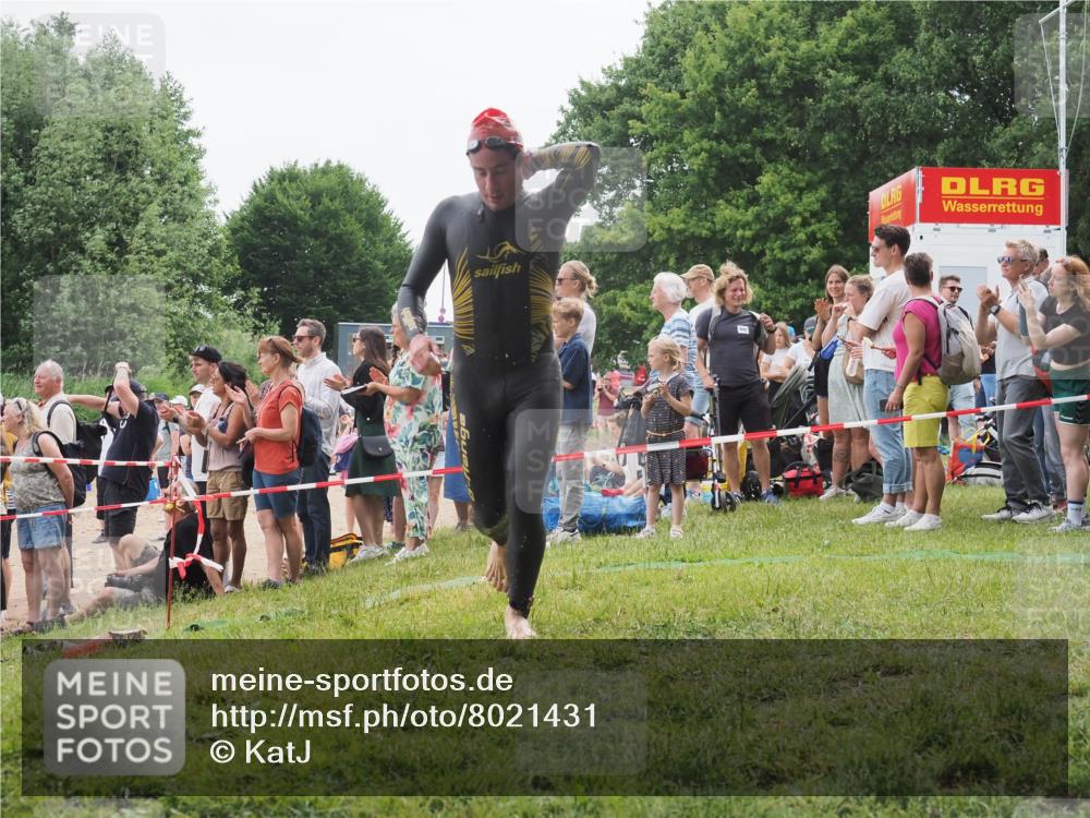15.06.2025 - 27. Vierlanden-Triathlon KatJ http://msf.ph/oto/8021431 15.06.2025 10:52:22 Schwimmen 652, 693, 759 meine-sportfotos.de