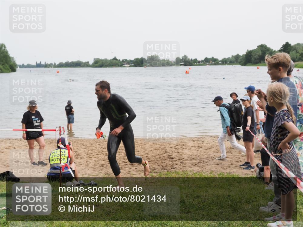 21.06.2025 - 27. Vierlanden-Triathlon MichiJ http://msf.ph/oto/8021434 15.06.2026 10:51:07 Schwimmen 775 meine-sportfotos.de
