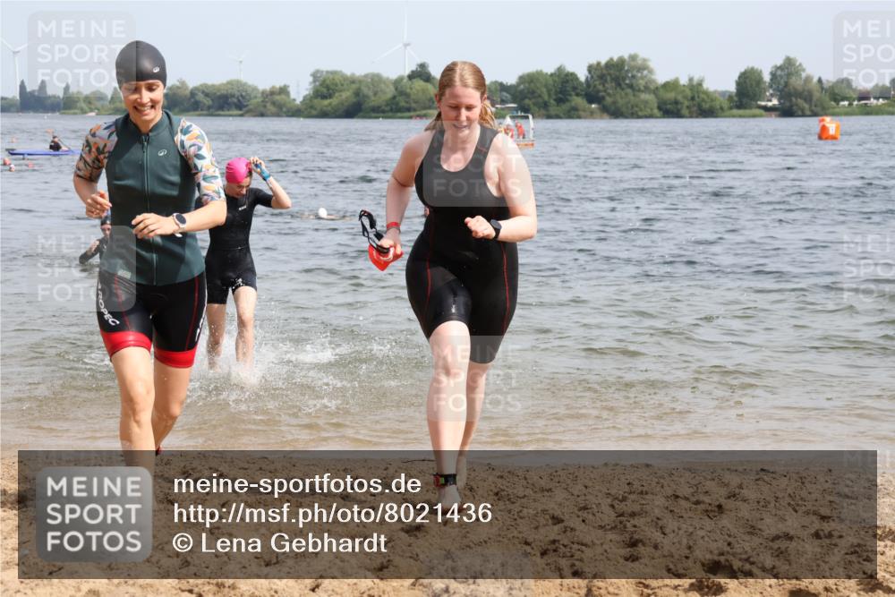 15.06.2025 - 27. Vierlanden-Triathlon Lena Gebhardt http://msf.ph/oto/8021436 15.06.2025 10:18:30 Schwimmen 495, 533, 535, 621, 628 meine-sportfotos.de