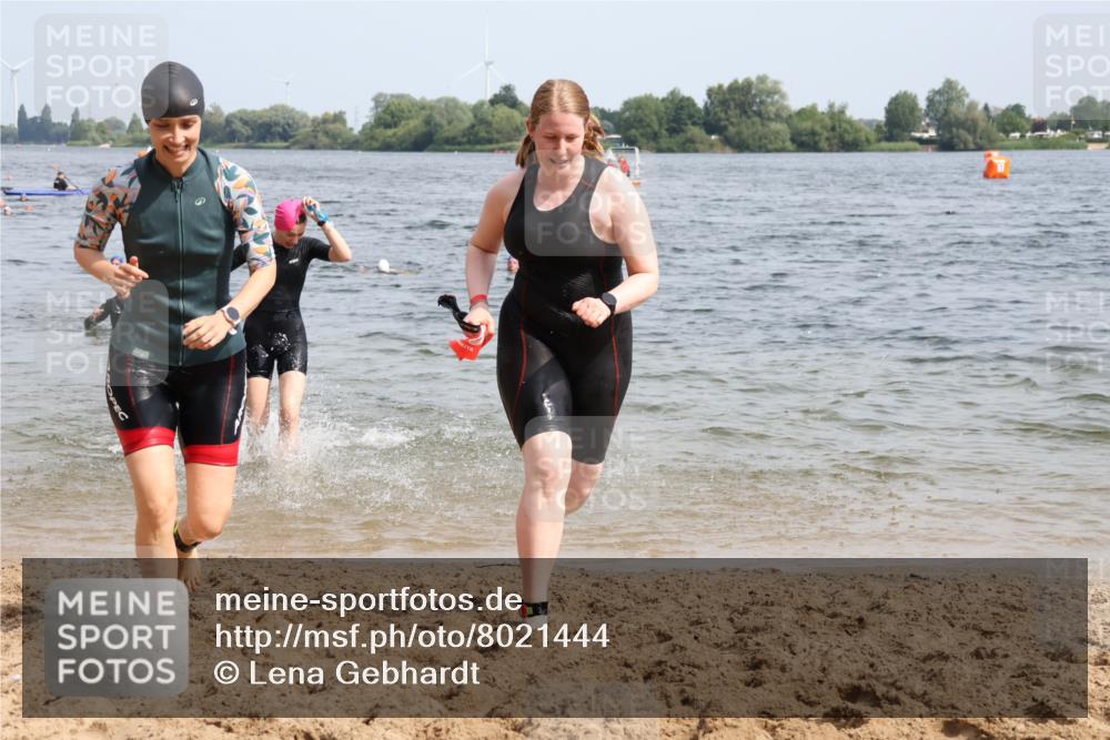15.06.2025 - 27. Vierlanden-Triathlon Lena Gebhardt http://msf.ph/oto/8021444 15.06.2025 10:18:30 Schwimmen 495, 533, 535, 621, 628 meine-sportfotos.de