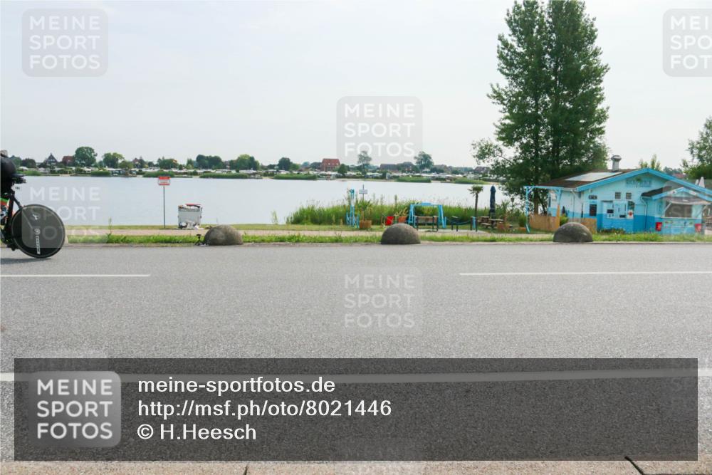 15.06.2025 - 27. Vierlanden-Triathlon H.Heesch http://msf.ph/oto/8021446 15.06.2025 09:52:06 Radfahren 129, 181 meine-sportfotos.de