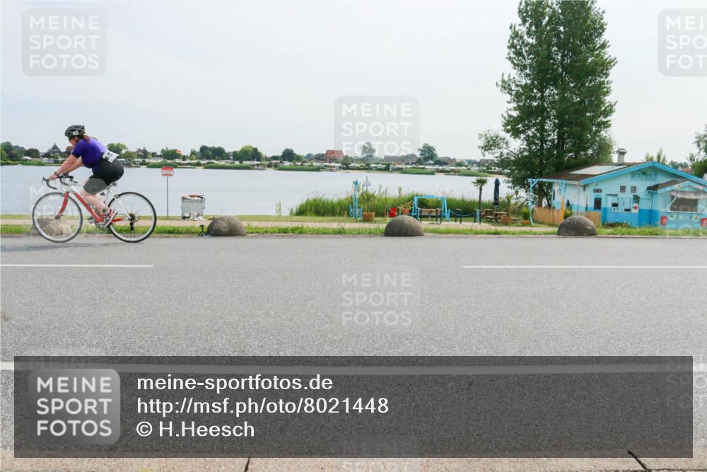 15.06.2025 - 27. Vierlanden-Triathlon H.Heesch http://msf.ph/oto/8021448 15.06.2025 10:27:24 Radfahren 176, 206, 549, 594 meine-sportfotos.de