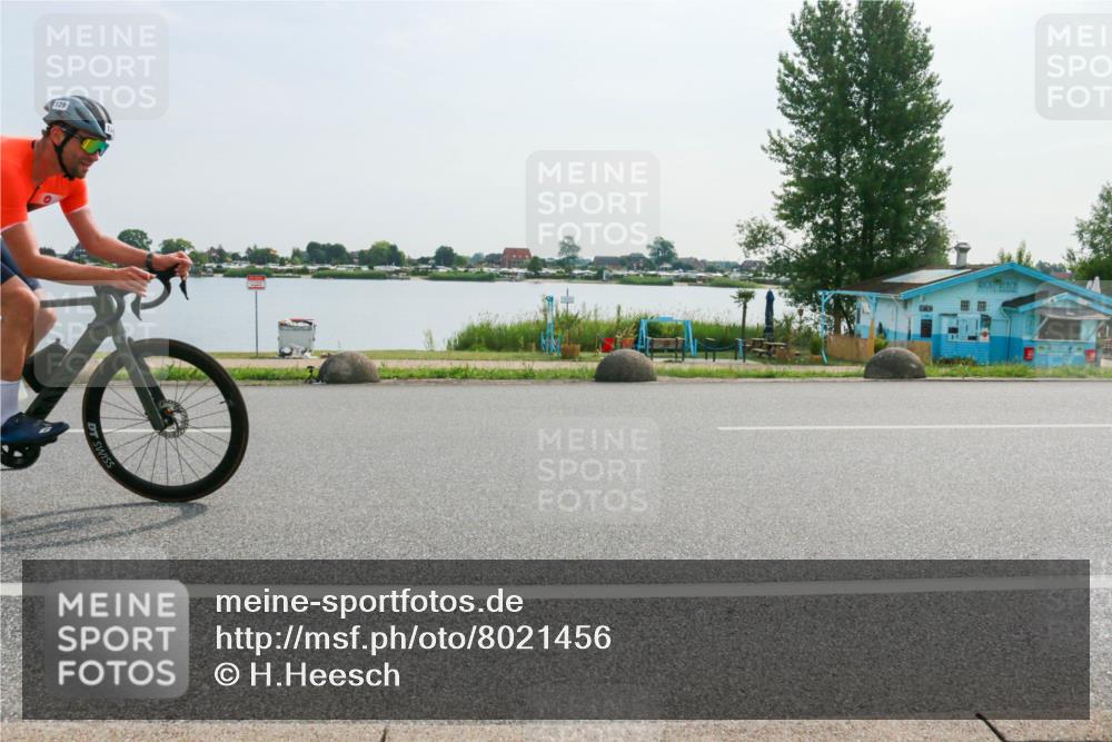 15.06.2025 - 27. Vierlanden-Triathlon H.Heesch http://msf.ph/oto/8021456 15.06.2025 09:52:07 Radfahren 129, 181 meine-sportfotos.de