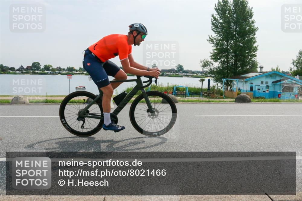 15.06.2025 - 27. Vierlanden-Triathlon H.Heesch http://msf.ph/oto/8021466 15.06.2025 09:52:07 Radfahren 129, 181 meine-sportfotos.de