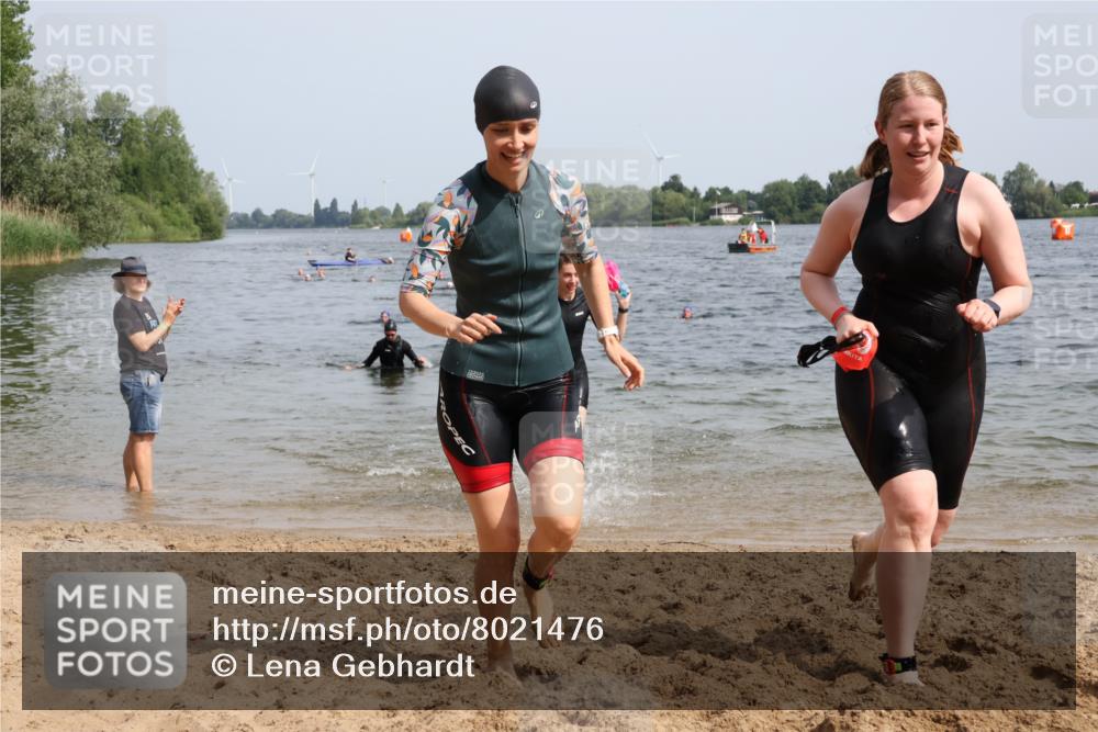 15.06.2025 - 27. Vierlanden-Triathlon Lena Gebhardt http://msf.ph/oto/8021476 15.06.2025 10:18:31 Schwimmen 495, 533, 535, 621, 628 meine-sportfotos.de