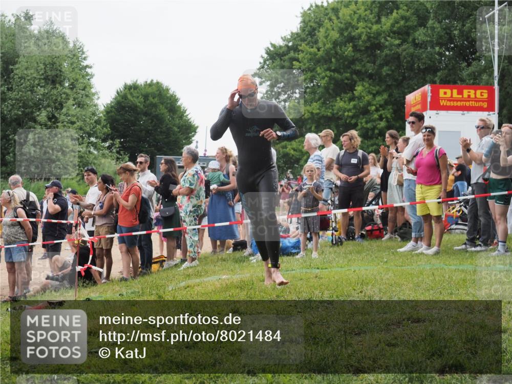 15.06.2025 - 27. Vierlanden-Triathlon KatJ http://msf.ph/oto/8021484 15.06.2025 10:52:25 Schwimmen 652, 682, 759 meine-sportfotos.de