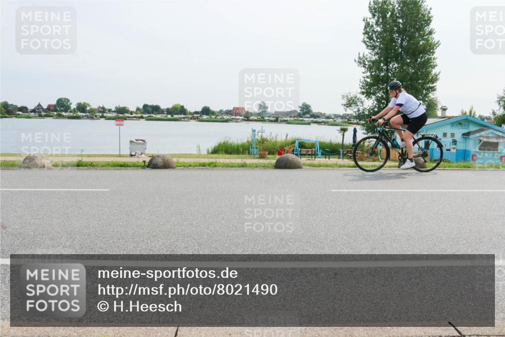 15.06.2025 - 27. Vierlanden-Triathlon H.Heesch http://msf.ph/oto/8021490 15.06.2025 10:27:25 Radfahren 165, 176, 492, 549, 594 meine-sportfotos.de