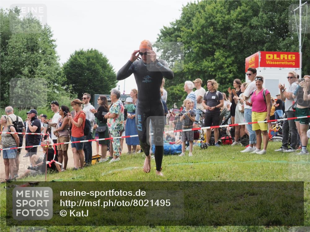 15.06.2025 - 27. Vierlanden-Triathlon KatJ http://msf.ph/oto/8021495 15.06.2025 10:52:25 Schwimmen 652, 682, 759 meine-sportfotos.de