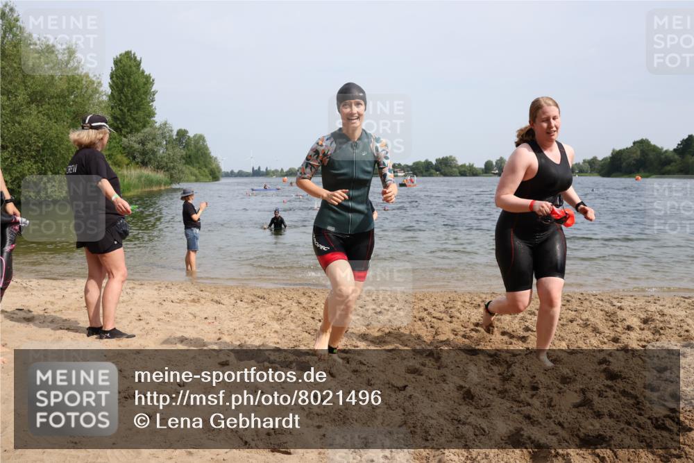 15.06.2025 - 27. Vierlanden-Triathlon Lena Gebhardt http://msf.ph/oto/8021496 15.06.2025 10:18:31 Schwimmen 495, 533, 535, 621, 628 meine-sportfotos.de