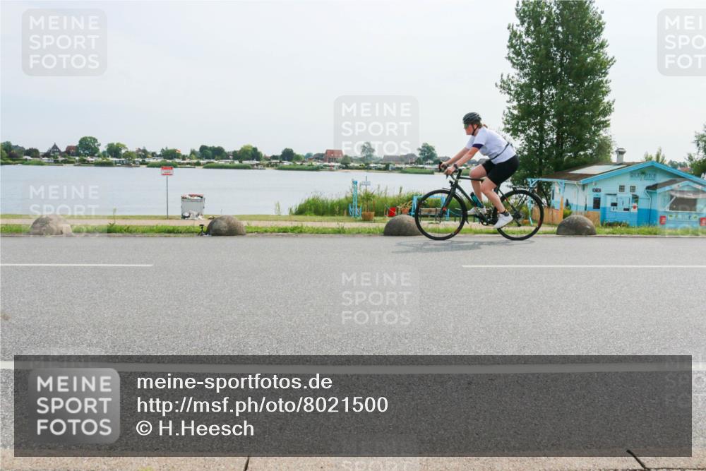 15.06.2025 - 27. Vierlanden-Triathlon H.Heesch http://msf.ph/oto/8021500 15.06.2025 10:27:25 Radfahren 165, 176, 492, 549, 594 meine-sportfotos.de