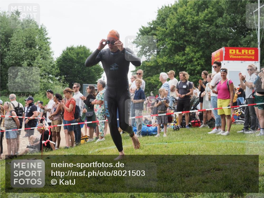15.06.2025 - 27. Vierlanden-Triathlon KatJ http://msf.ph/oto/8021503 15.06.2025 10:52:25 Schwimmen 652, 682, 759 meine-sportfotos.de