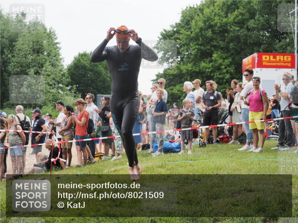 15.06.2025 - 27. Vierlanden-Triathlon KatJ http://msf.ph/oto/8021509 15.06.2025 10:52:25 Schwimmen 652, 682, 759 meine-sportfotos.de