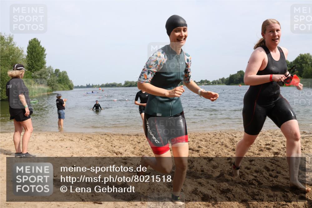 15.06.2025 - 27. Vierlanden-Triathlon Lena Gebhardt http://msf.ph/oto/8021518 15.06.2025 10:18:32 Schwimmen 495, 533, 535, 621, 628 meine-sportfotos.de