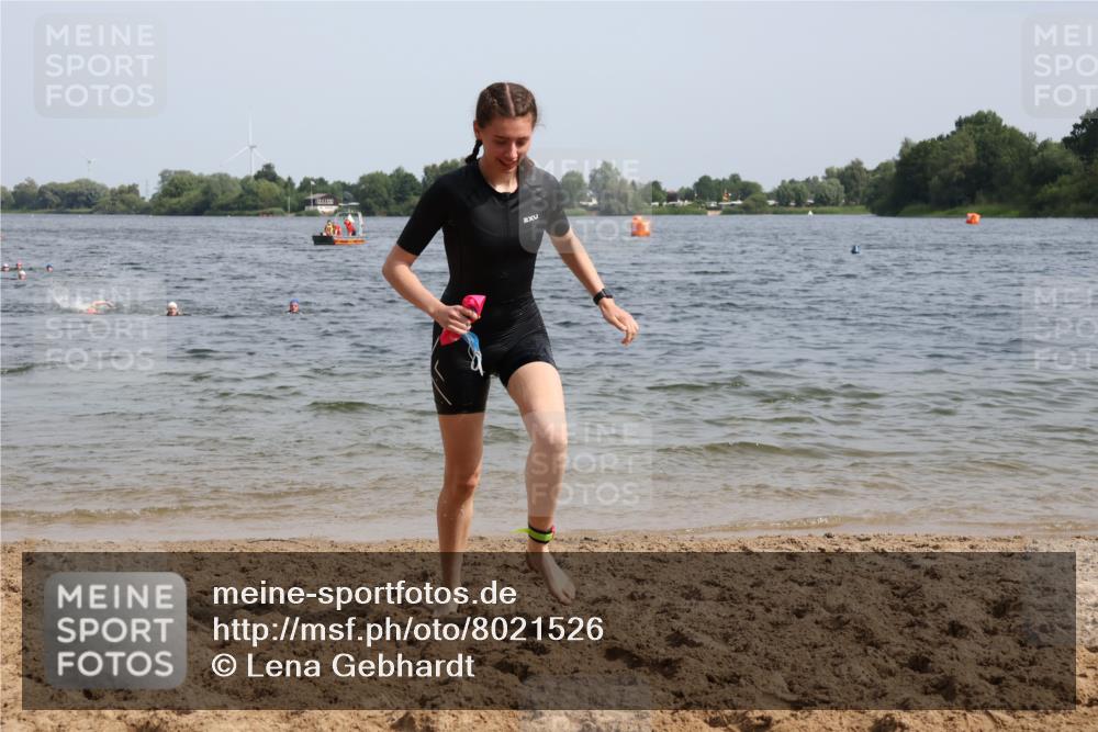 15.06.2025 - 27. Vierlanden-Triathlon Lena Gebhardt http://msf.ph/oto/8021526 15.06.2025 10:18:33 Schwimmen 495, 533, 535, 536, 621, 628 meine-sportfotos.de