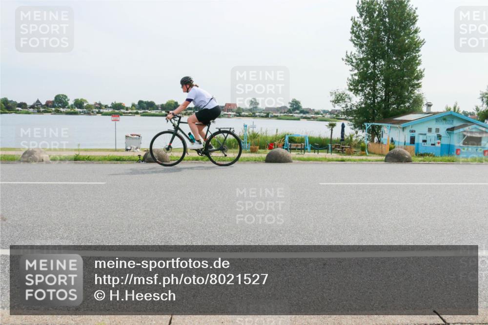 15.06.2025 - 27. Vierlanden-Triathlon H.Heesch http://msf.ph/oto/8021527 15.06.2025 10:27:25 Radfahren 165, 176, 492, 549, 594 meine-sportfotos.de