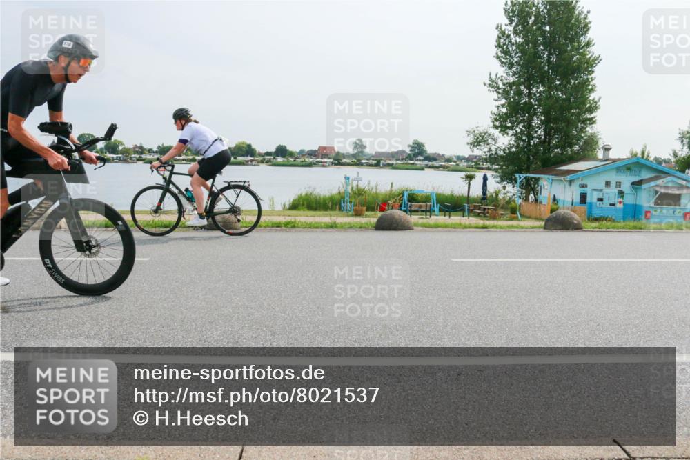 15.06.2025 - 27. Vierlanden-Triathlon H.Heesch http://msf.ph/oto/8021537 15.06.2025 10:27:26 Radfahren 165, 176, 492, 549 meine-sportfotos.de