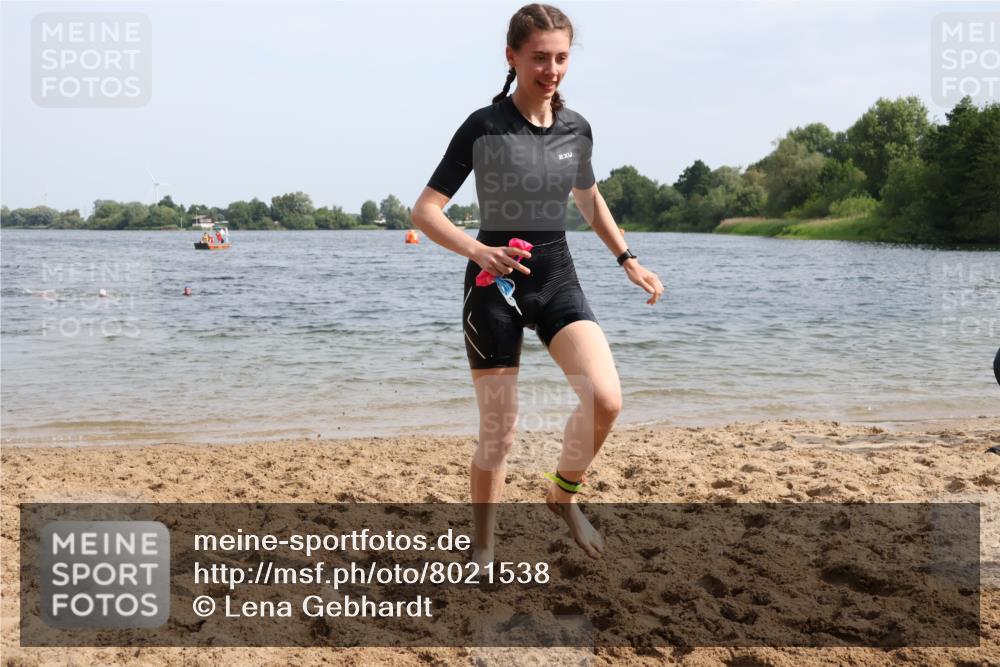 15.06.2025 - 27. Vierlanden-Triathlon Lena Gebhardt http://msf.ph/oto/8021538 15.06.2025 10:18:33 Schwimmen 495, 533, 535, 536, 621, 628 meine-sportfotos.de