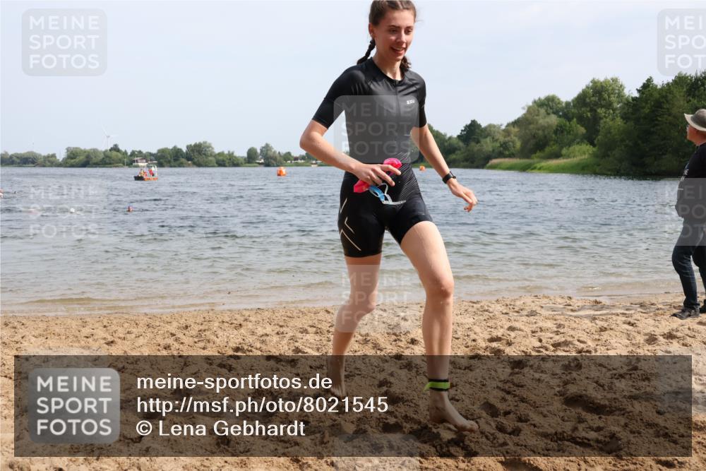 15.06.2025 - 27. Vierlanden-Triathlon Lena Gebhardt http://msf.ph/oto/8021545 15.06.2025 10:18:33 Schwimmen 495, 533, 535, 536, 621, 628 meine-sportfotos.de