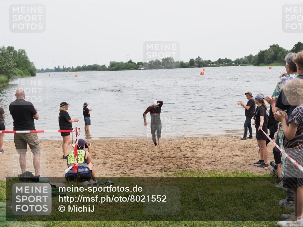 21.06.2025 - 27. Vierlanden-Triathlon MichiJ http://msf.ph/oto/8021552 15.06.2026 10:51:38 Schwimmen 676 meine-sportfotos.de