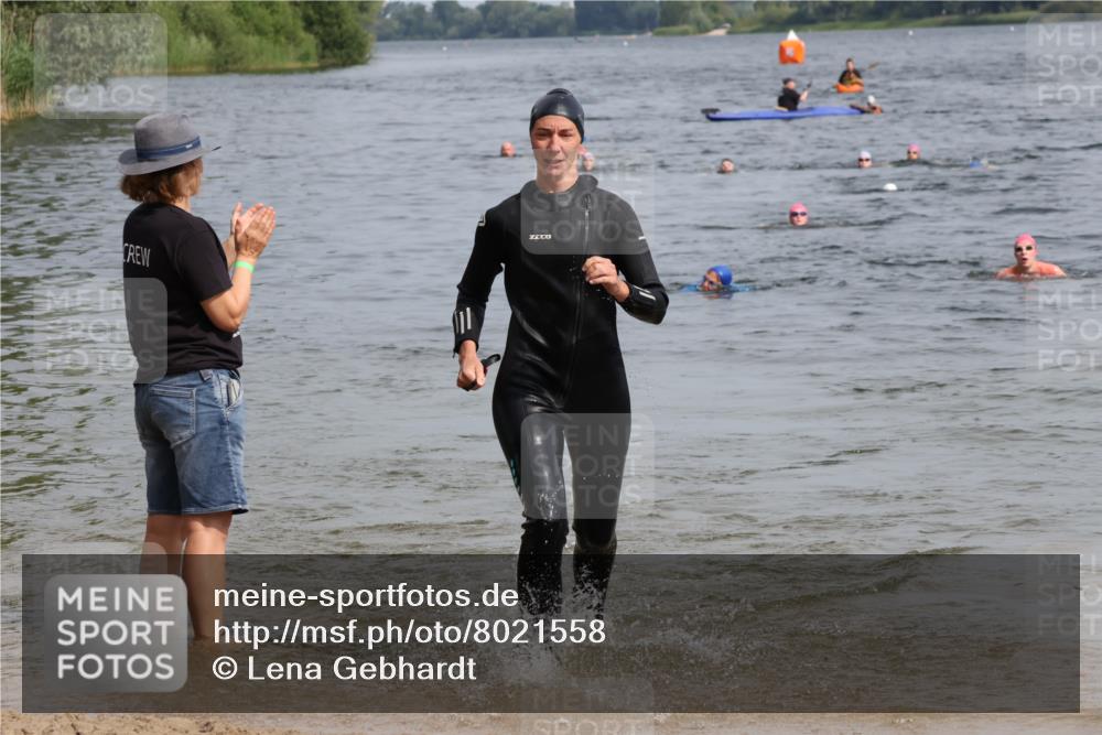15.06.2025 - 27. Vierlanden-Triathlon Lena Gebhardt http://msf.ph/oto/8021558 15.06.2025 10:18:39 Schwimmen 533, 536, 621, 628 meine-sportfotos.de