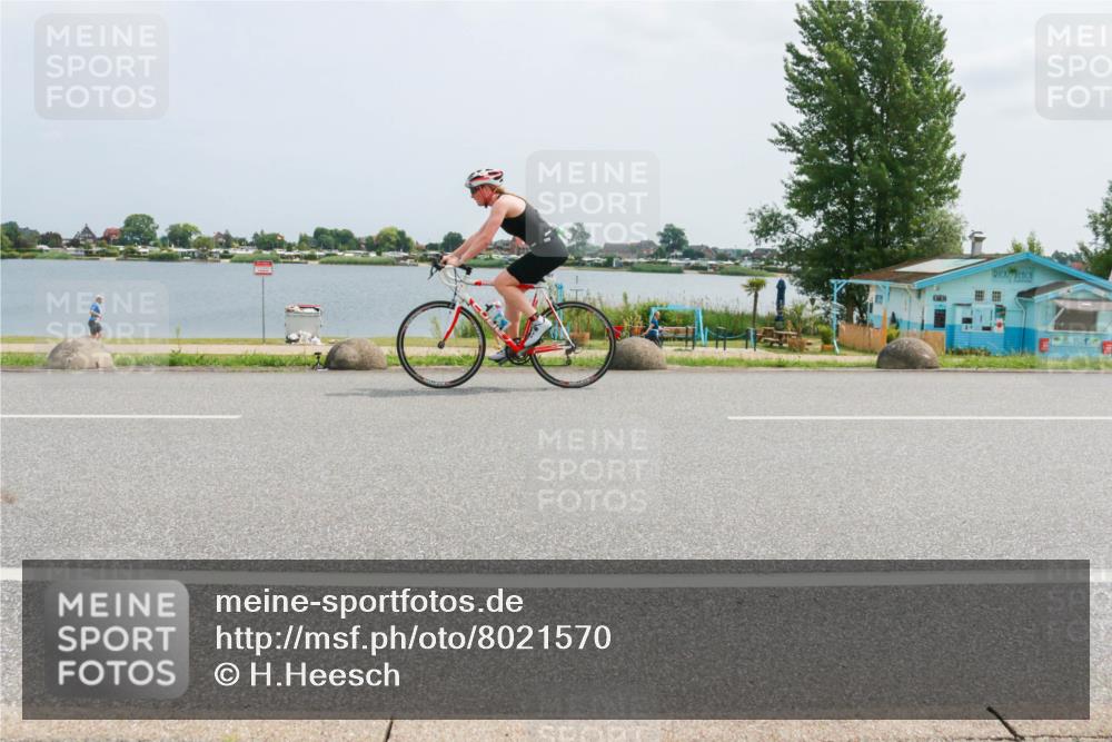 21.06.2025 - 27. Vierlanden-Triathlon H.Heesch http://msf.ph/oto/8021570 15.06.2025 12:05:10 Radfahren 671, 927, 978 meine-sportfotos.de