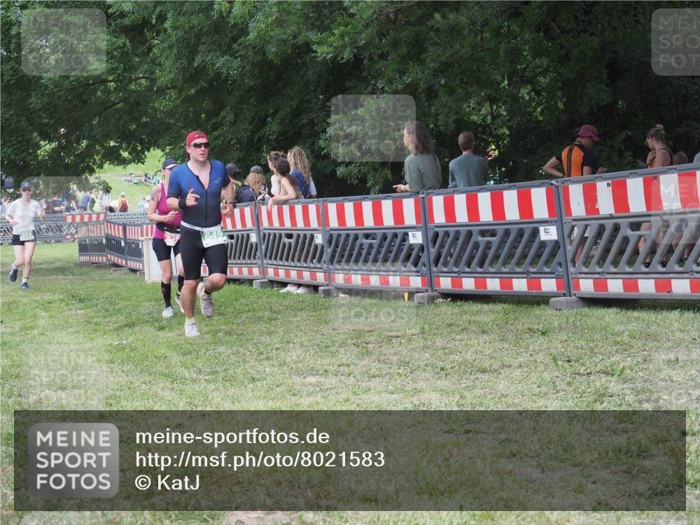 21.06.2025 - 27. Vierlanden-Triathlon KatJ http://msf.ph/oto/8021583 15.06.2025 13:20:51 Ziel 236, 649 meine-sportfotos.de
