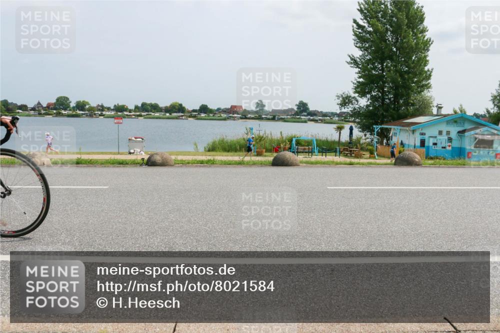 21.06.2025 - 27. Vierlanden-Triathlon H.Heesch http://msf.ph/oto/8021584 15.06.2025 12:05:14 Radfahren 671, 898, 927, 978 meine-sportfotos.de
