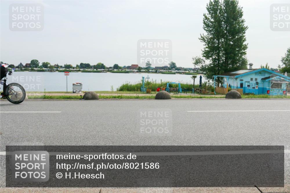 15.06.2025 - 27. Vierlanden-Triathlon H.Heesch http://msf.ph/oto/8021586 15.06.2025 09:52:32 Radfahren 182 meine-sportfotos.de