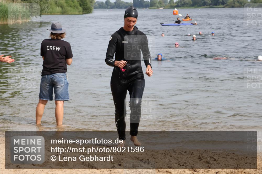 15.06.2025 - 27. Vierlanden-Triathlon Lena Gebhardt http://msf.ph/oto/8021596 15.06.2025 10:18:41 Schwimmen 533, 536, 621, 628 meine-sportfotos.de