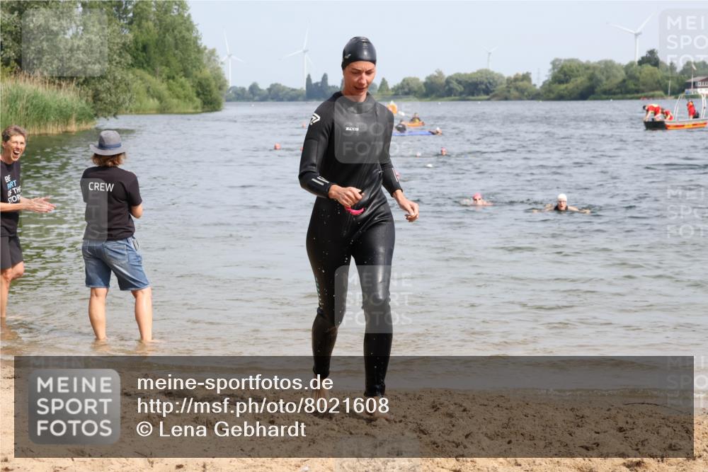 15.06.2025 - 27. Vierlanden-Triathlon Lena Gebhardt http://msf.ph/oto/8021608 15.06.2025 10:18:41 Schwimmen 533, 536, 621, 628 meine-sportfotos.de