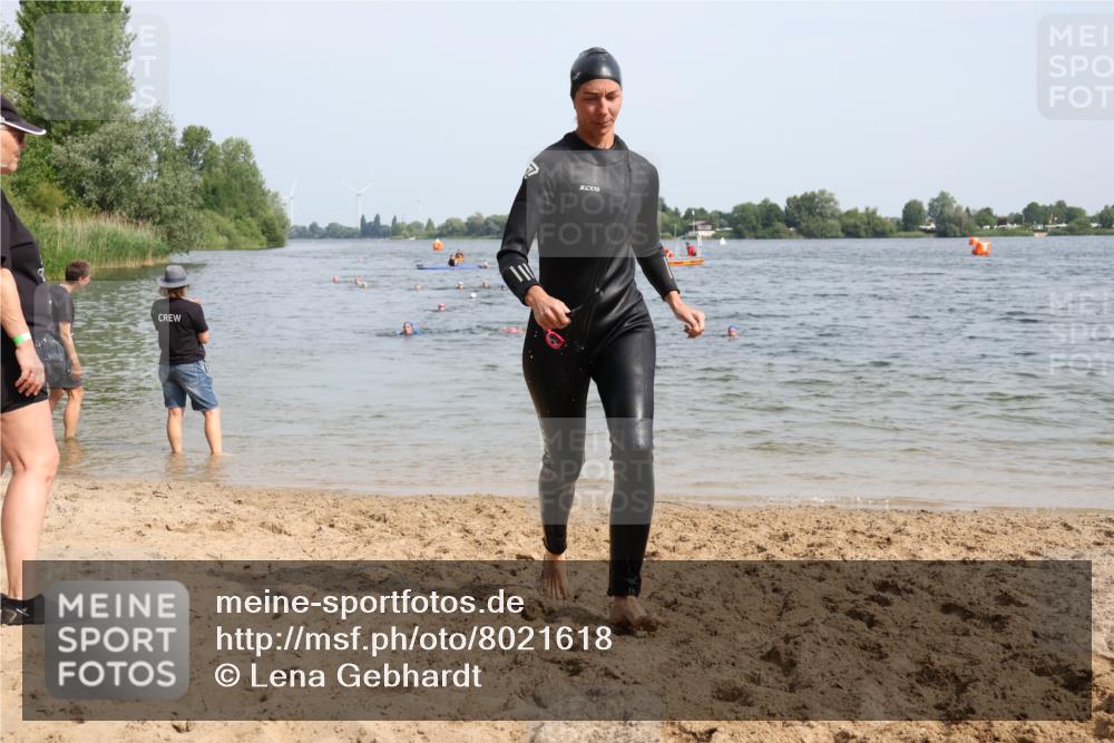 15.06.2025 - 27. Vierlanden-Triathlon Lena Gebhardt http://msf.ph/oto/8021618 15.06.2025 10:18:43 Schwimmen 536 meine-sportfotos.de