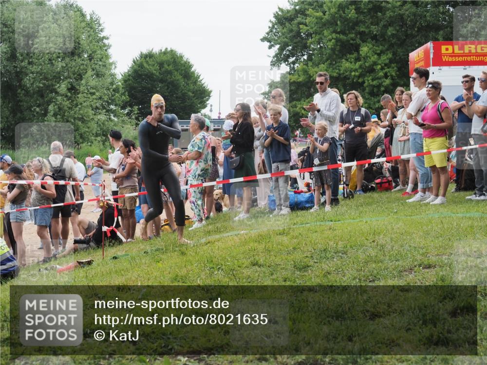 15.06.2025 - 27. Vierlanden-Triathlon KatJ http://msf.ph/oto/8021635 15.06.2025 10:53:10 Schwimmen 638 meine-sportfotos.de